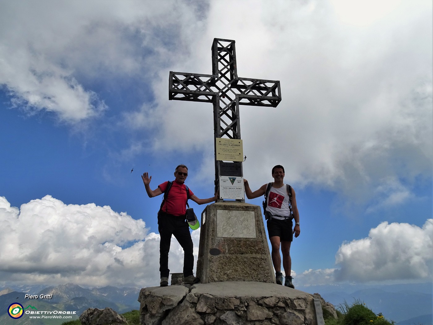 02 Alla croce di vetta di Cima Alben (2019 m).JPG